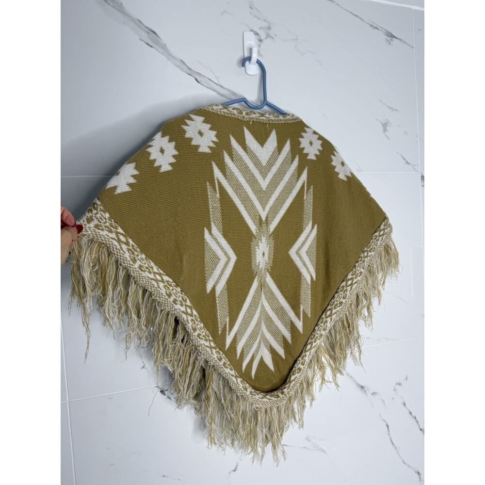 VTG Mudd OSFM Beige Ivory Knit Poncho Pullover Fringe Boho Hippie Festival Aztec - Picture 6 of 7